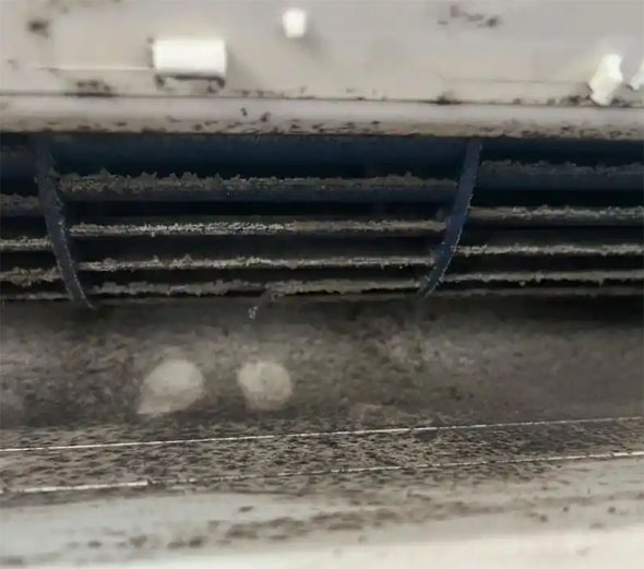 临湘空调吹的风有股烧焦味是怎么回事